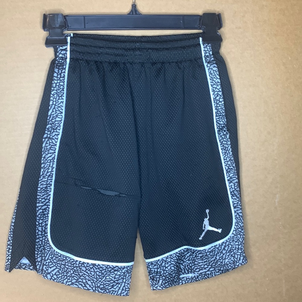 Medium Black/Gray Athletic Boys Shorts DriFit Nike Jordan